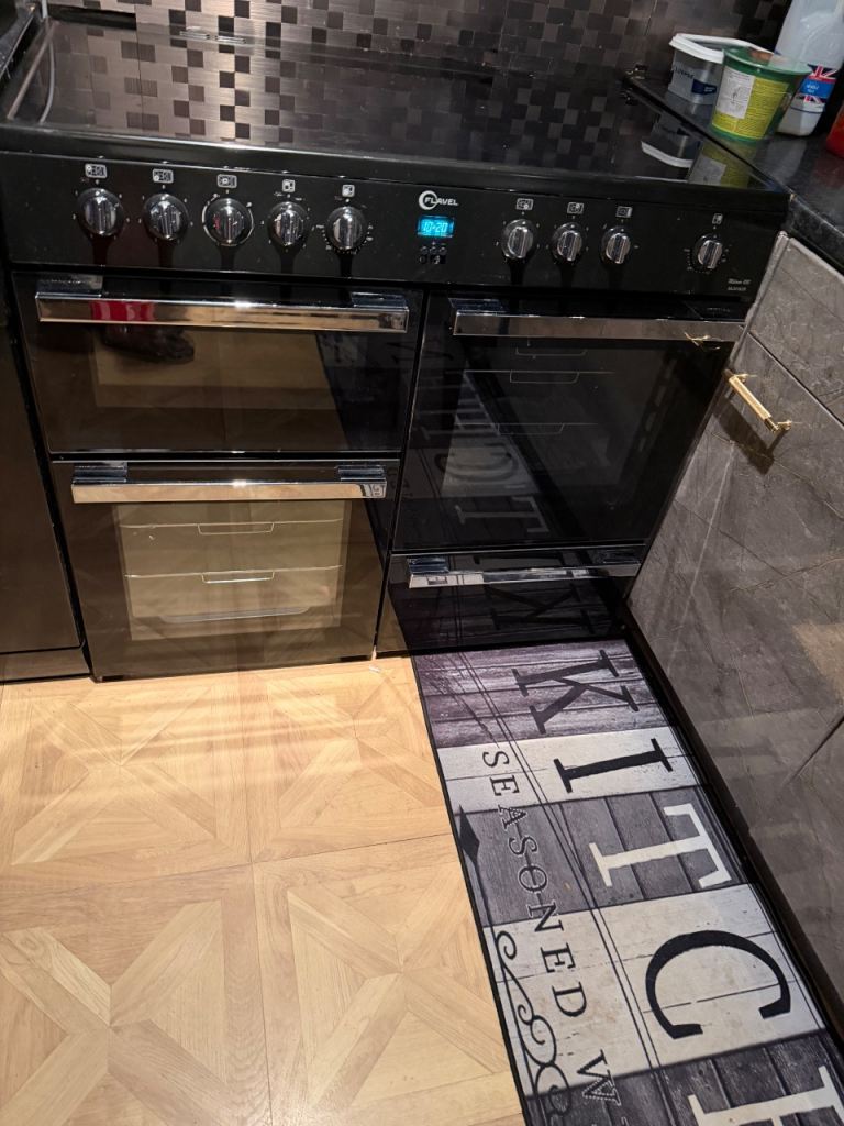 Black Flavel range electric cooker 2 month old