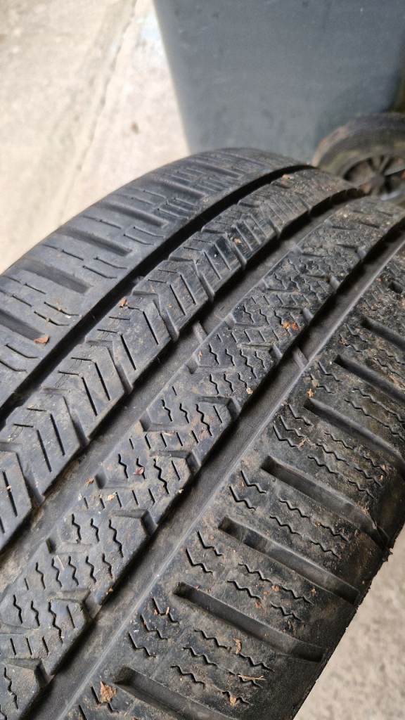 Part worn winter tyre 195/55 R16 87H M&S