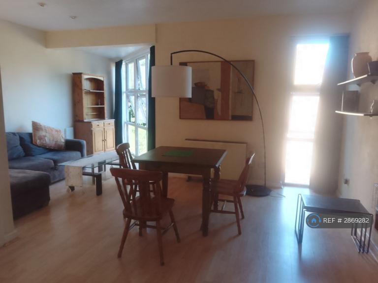 2 bedroom flat in Holyoake Court, Rotherhithe, SE16 (2 bed) (#2869282)