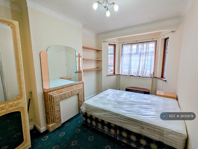 1 bedroom in Litchfield Avenue, London, E15 (#2830878)