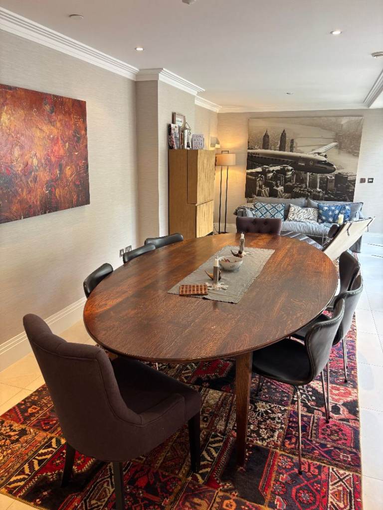 Solid Oak Oval Dining Table – Large 227 cm | Excellent Condition