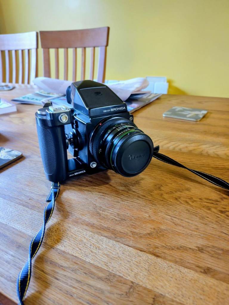 Zenza Bronica ETRS camera