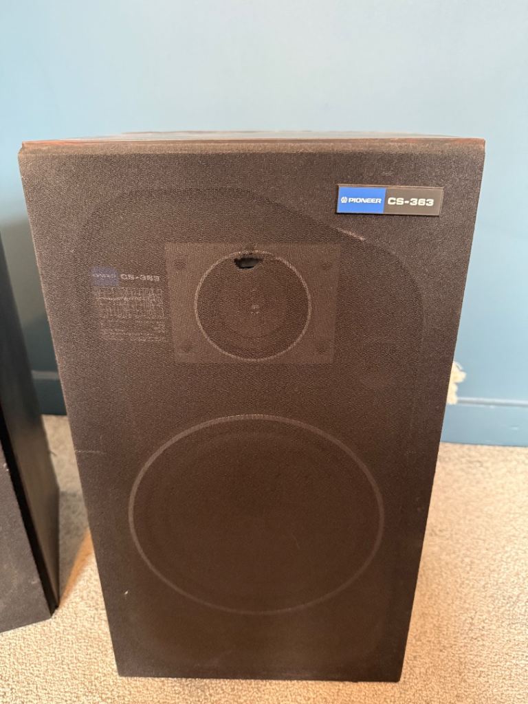 Pair of stereo wired speakers 