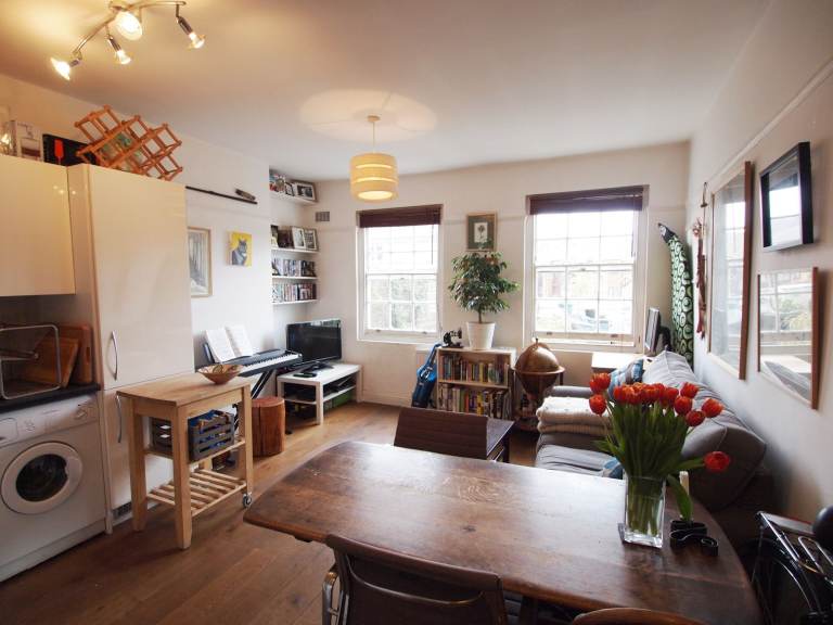 Unfurnished spacious flat on Kingsland Road E8