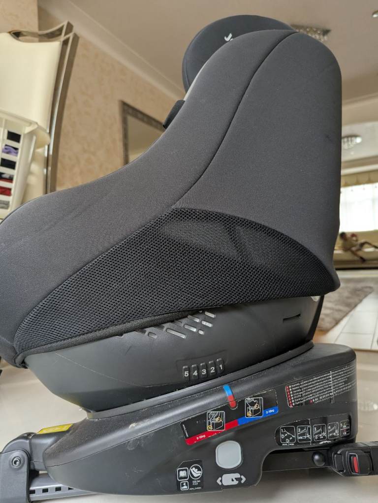 Black Baby Car Seat with Swivel Base – Good Condition