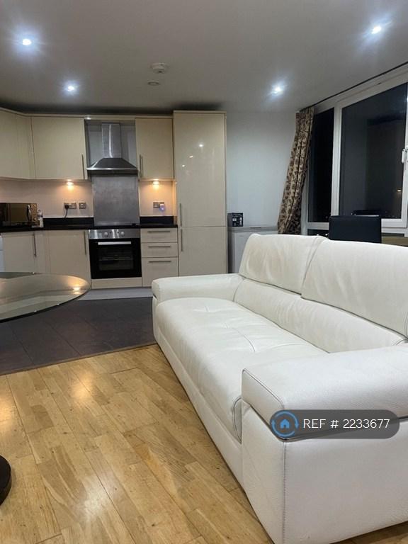 2 bedroom flat in Raphael House, Ilford, IG1 (2 bed) (#2233677)