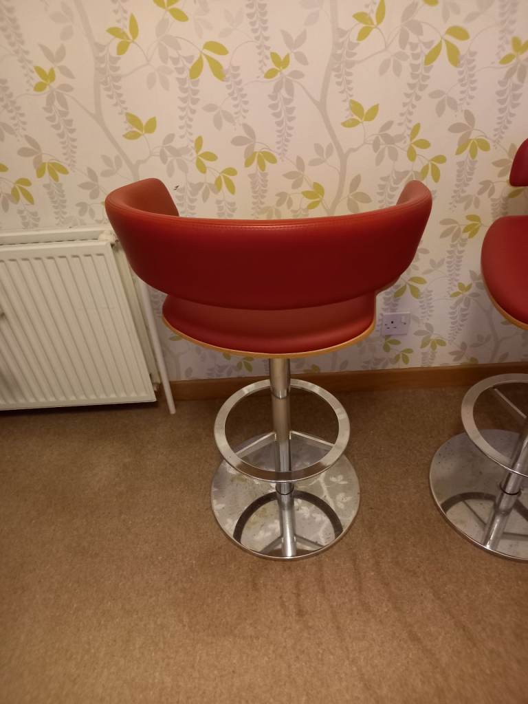 2 stools fixed height