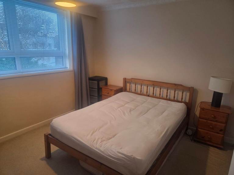 London Road Stoneygate, 2 bedroom purpose built flat with secure parking.