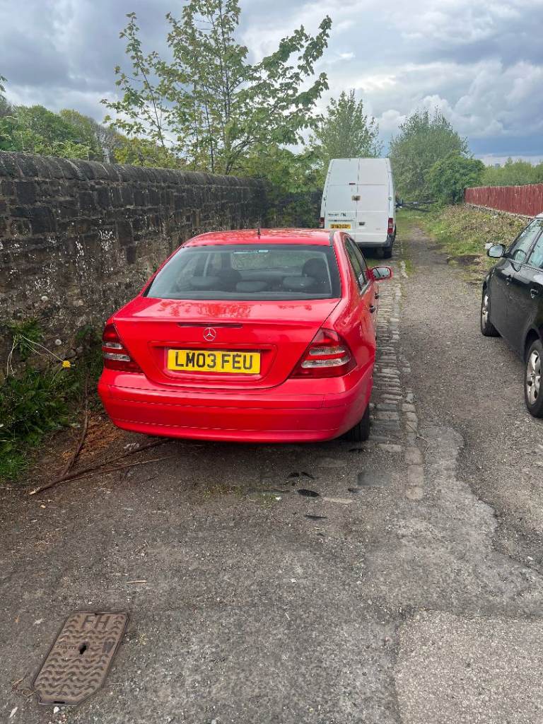 2003 MERCEDES C220 DIESEL 4 DOOR IN RED MOT  ENGINE BOX ARE SPOT ON  £600 NO OFFERS  DRIVE AWAY 