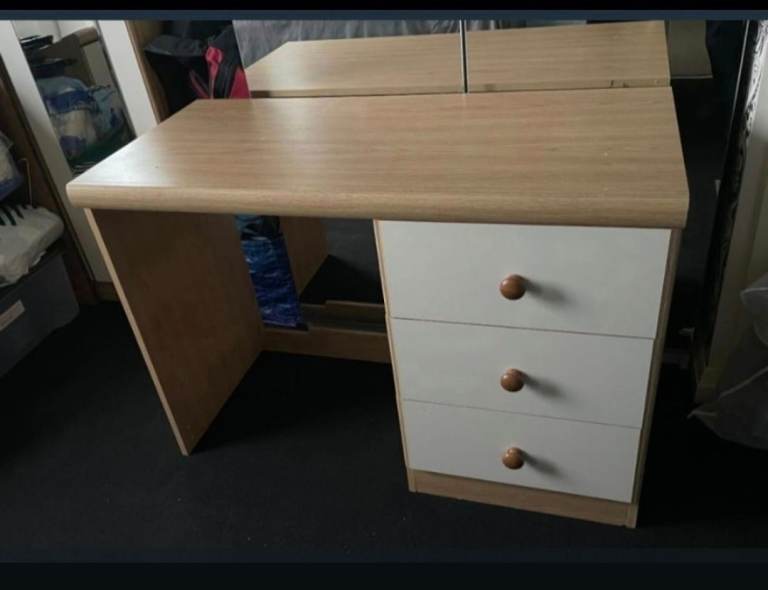 F R E E desk