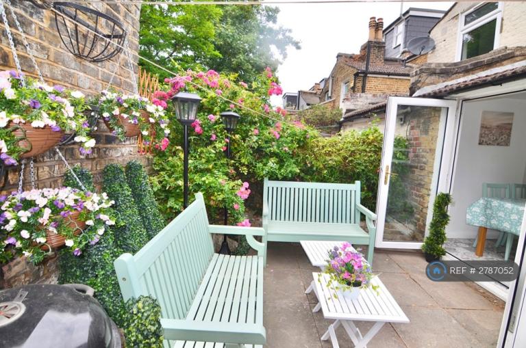 5 bedroom house in Graveney Road, London, SW17 (5 bed) (#2787052)