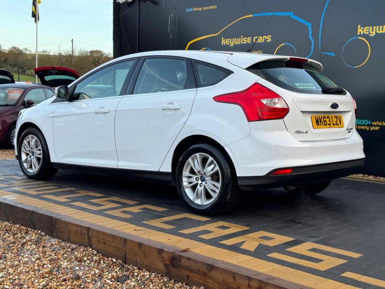 2013 Ford Focus 1.0 125 EcoBoost Titanium Navigator 5dr HATCHBACK PETROL Manual