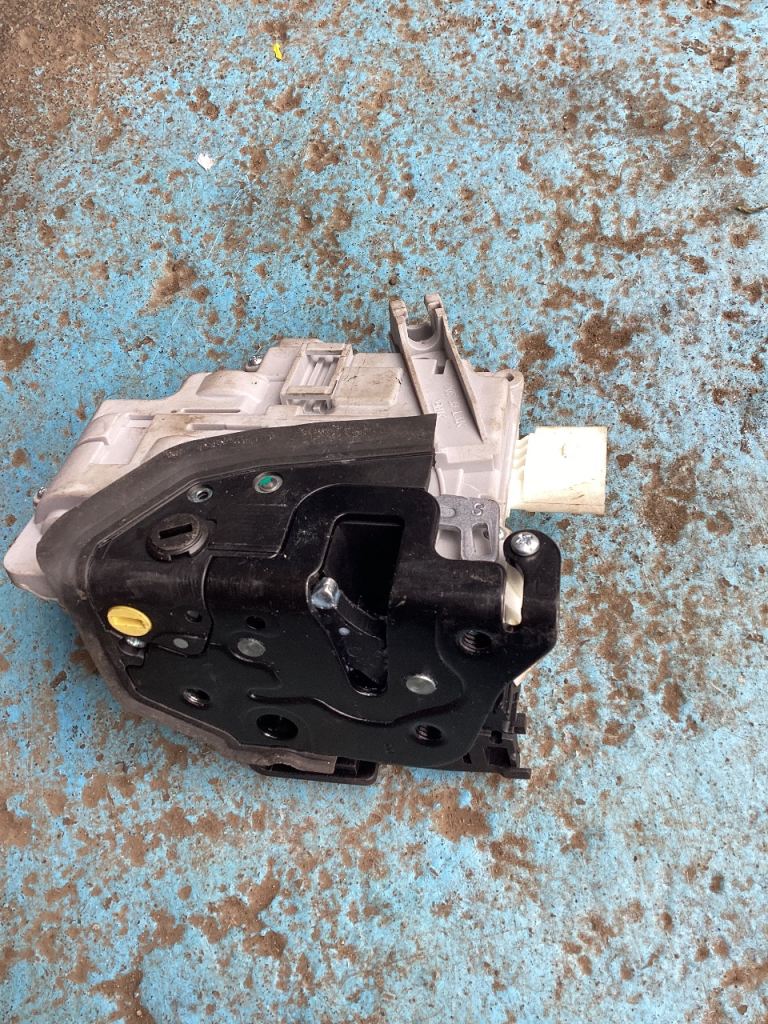 2013 Audi q5 mk1 2008 - 2017 rear left door lock actuator solenoid mechanism