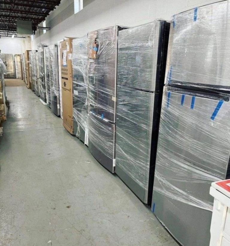 Fridge Freezer ( FREE DELIVERY ) 