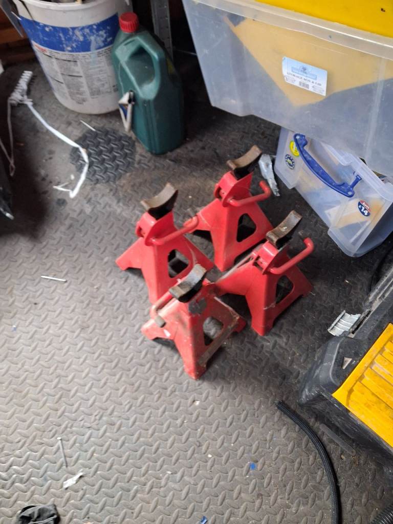 4 e tonne as new axle stands 