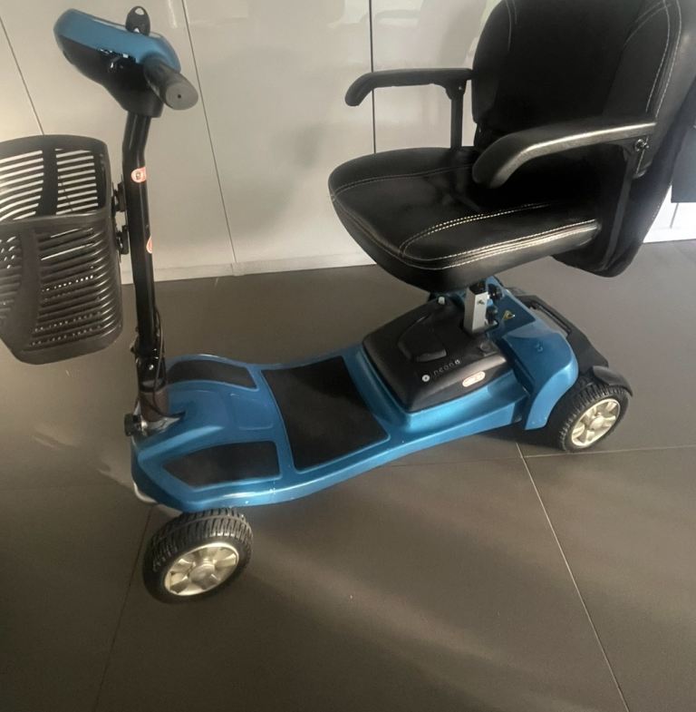LIGHTWEIGHT MOBILITY SCOOTER