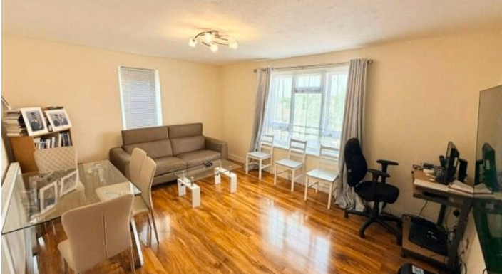 2 Bed House Hornchurch London RM12 Near King George Hospital | COMPANY LET ALLOWED