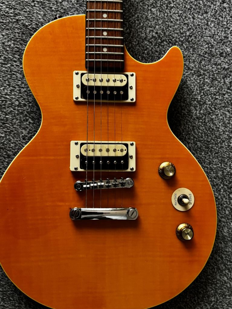 Lee Paul II Ephiphone Electric Guitar an Amp