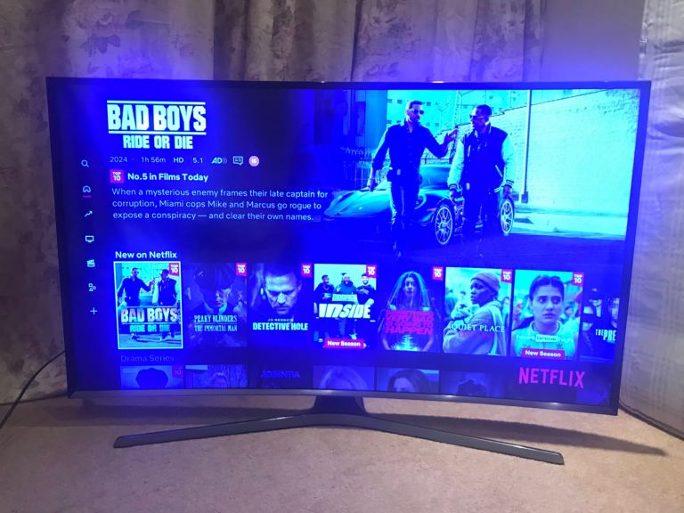 SAMSUNG 48” curved, smart TV UE48J6300