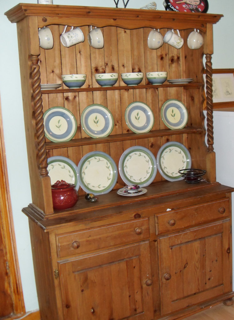 PINE DRESSER - HEAVILY REDUCED FOR QUICK SALE - FREE PARKING OUTSIDE, NO STAIRS