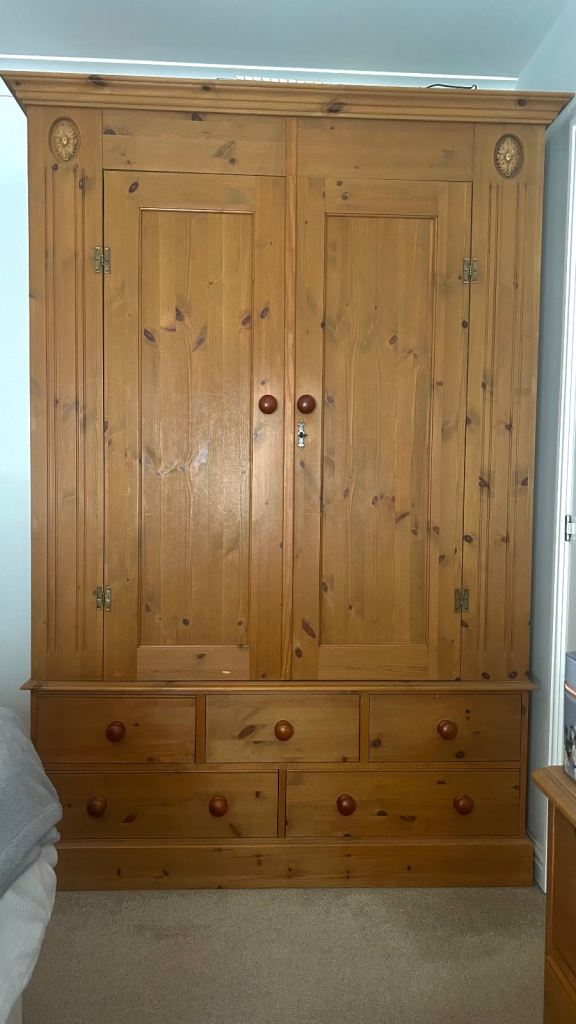 Solid Pine Wardrobe with Drawers – Excellent Condition