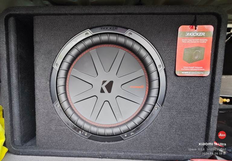 WILL TAKE NEAREST OFFER ASAP, Kicker 12 inch cvr12 subwoofer with original kicker sub box