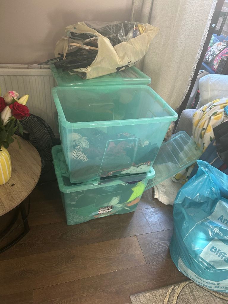 Clothes kids , women  for free