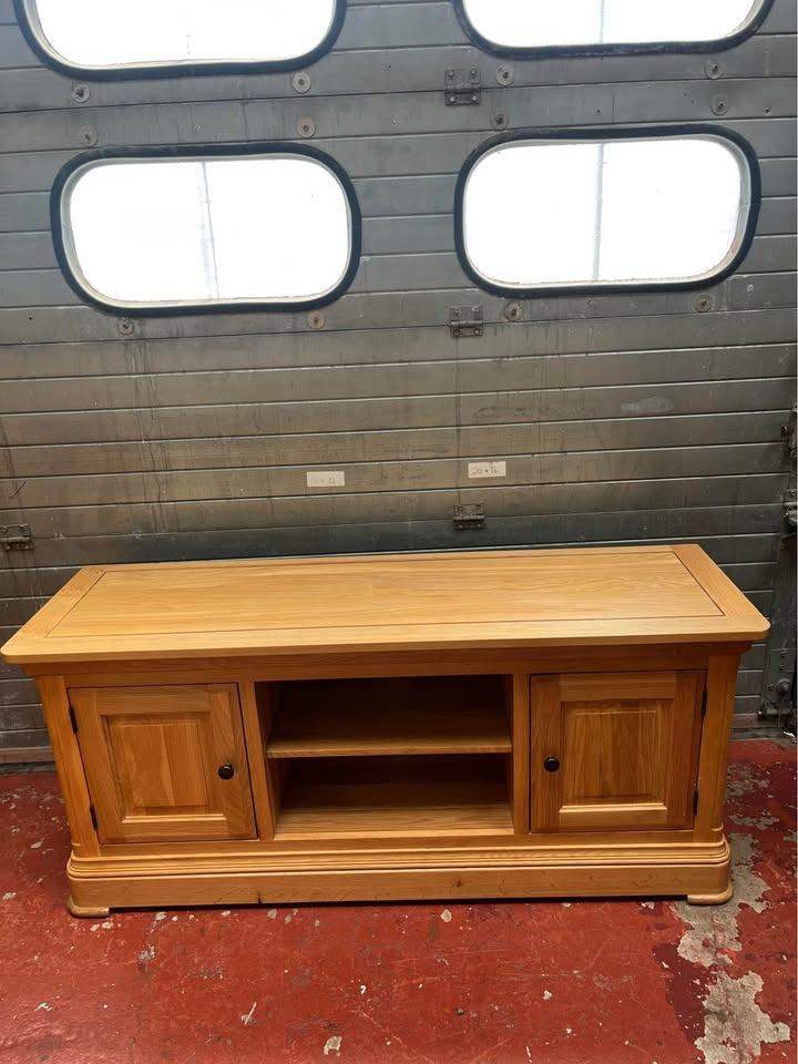 Canterbury solid oak TV stand