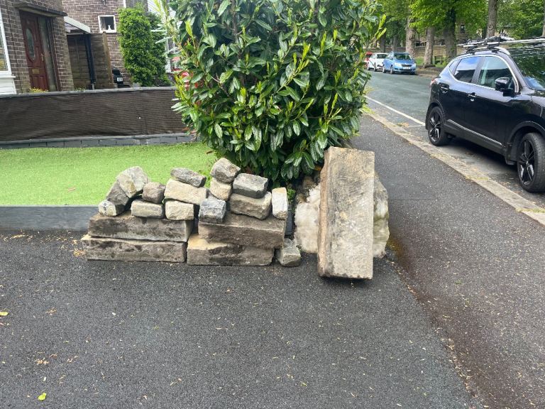 Solid stone kerbs, 3.0 linear meters 
