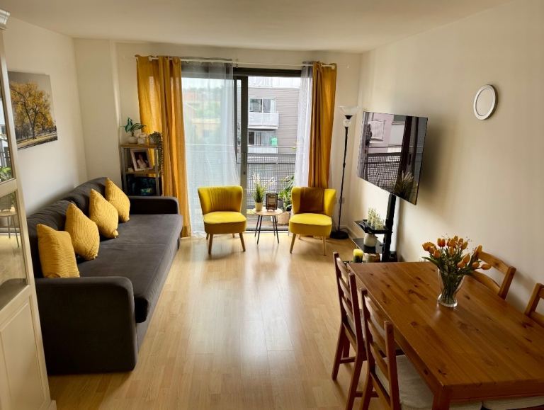 DOUBLE ROOM/PRIVATE BATHROOM to rent near Deptford Bridge & Greenwich 