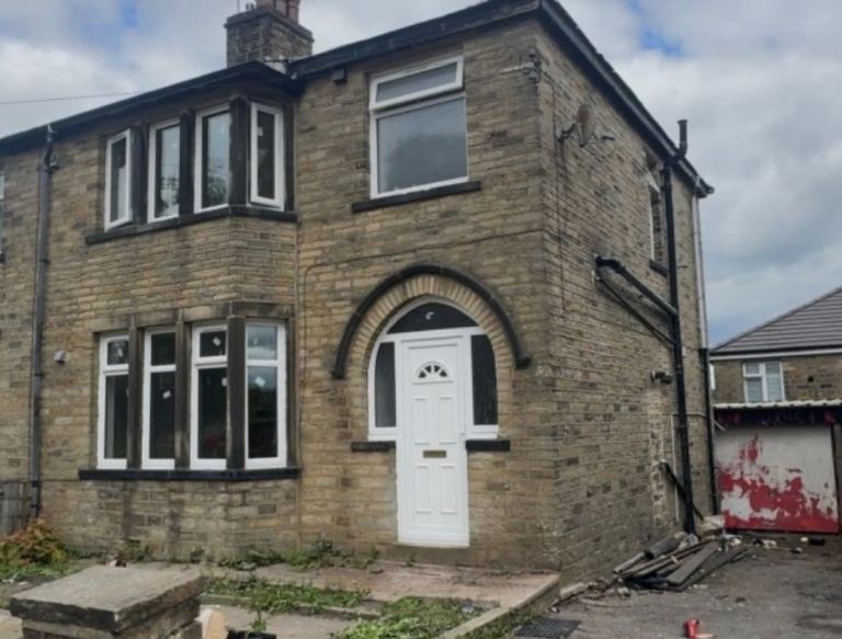 3 BEDROOM SEMI DETACHED HOUSE TO LET - ARDEN ROAD , HALIFAX