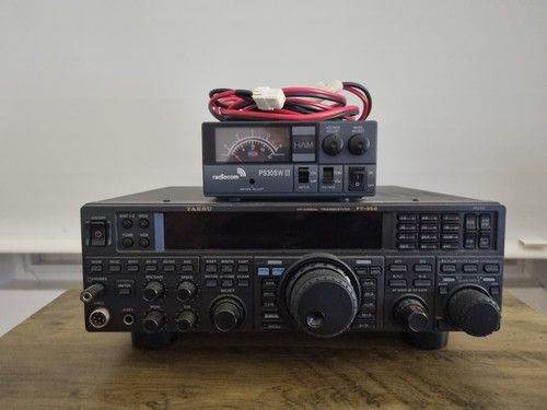 Yaesu ft 950 HF Radio 0-30 mhz plus 25 amp power supply Widebanded.