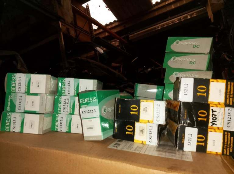 JOB LOT OF 300 PLUS ASSORTED GLOW PLUGS