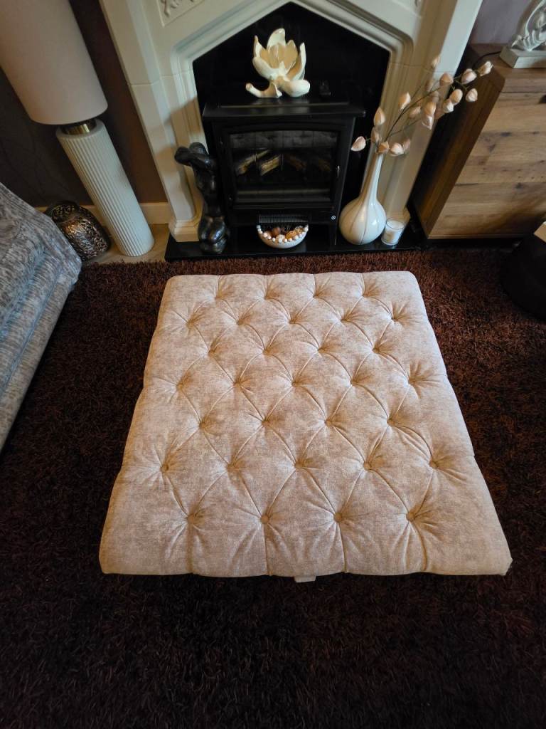 BEAUTIFUL FOOTSTOOL/STORAGE POUFFE FROM NEXT