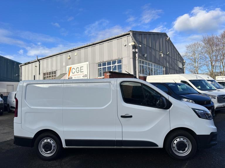 2023 73 RENAULT TRUCKS UK TRAFIC dCi 150 3T LWB L2 H1 Van Red Edition