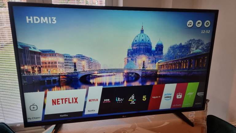 LG 49 INCH SMART 4K UHD HDR LED TV WITH WIFI FREEVIEW & FREESAT HD