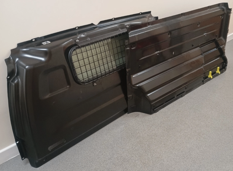 Partition / bulkhead with window for Toyota Proace 2023 Expert, Dispatch, Vivaro Scudo