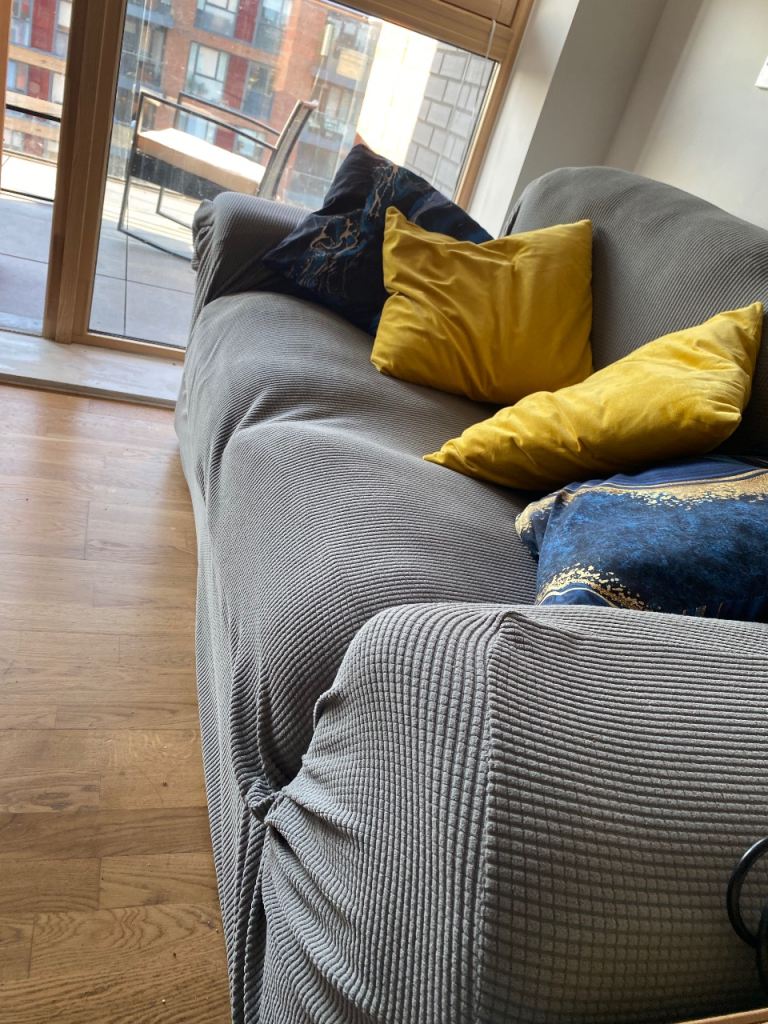 image for A set of Two Matching Sofas : Two-Seater and Three-Seater 