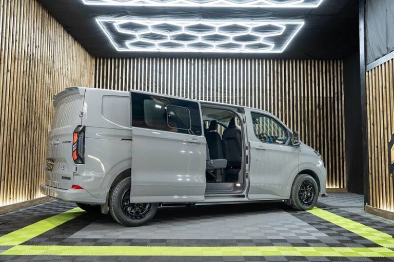  Ford Transit Custom 320 Limited L2 2.5L Auto Plug-in Hybrid Crew Cab HYBRID Automatic