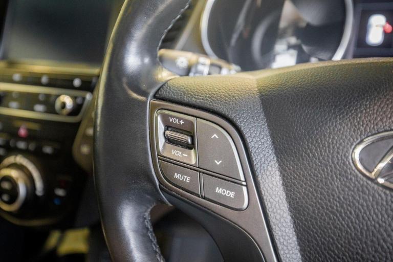 2016 Hyundai Santa Fe 2.2 CRDi Blue Drive Premium SE 5dr Auto [7 Seats] ESTATE DIESEL Automatic