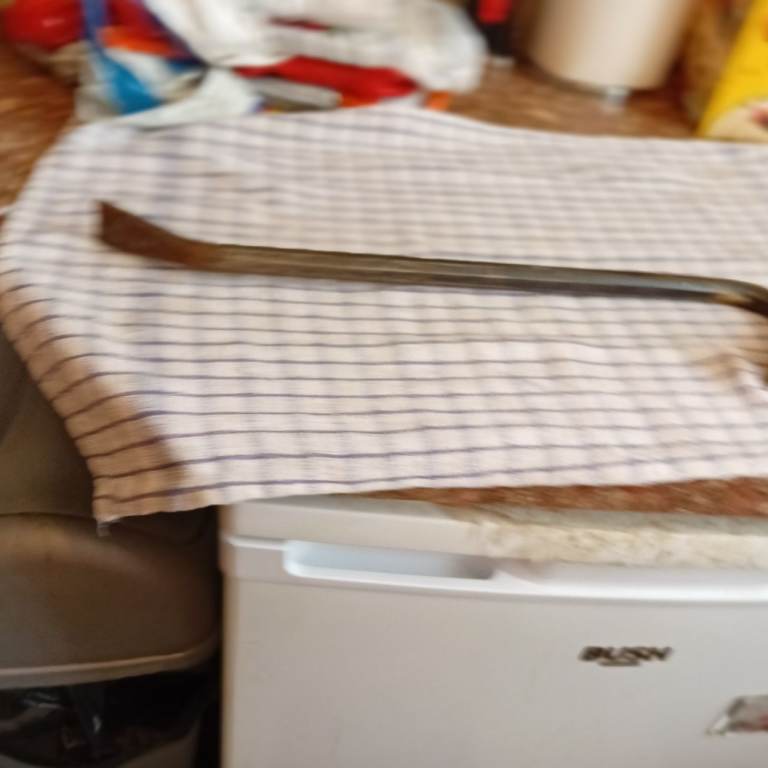 Sturdy Metal Crowbar POST OR PICK UP  CF39 8DG