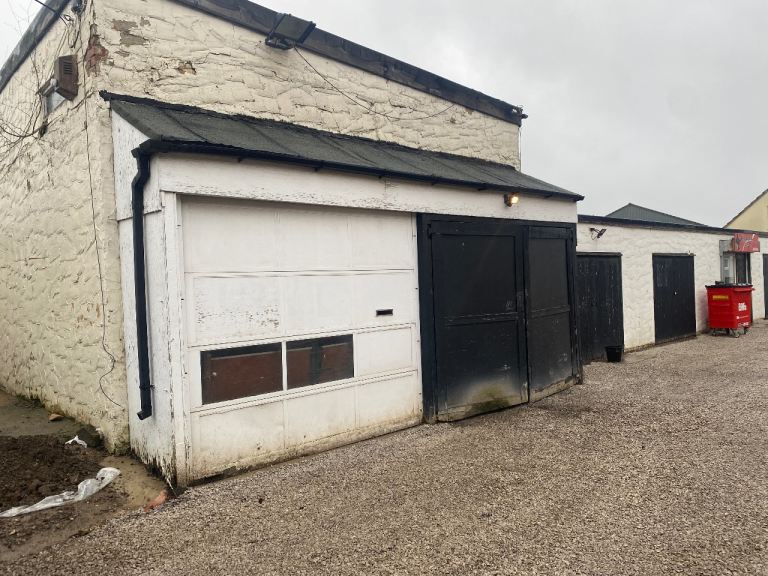 Unit / Garage / Workshop with Car Lot in Bentley