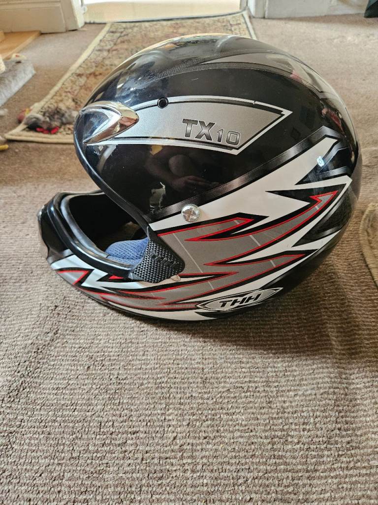 THH TX10 Full Face Motorcycle Helmet Black Silver Red – Good Condition