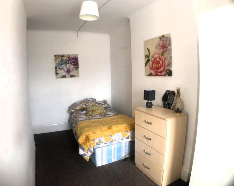 🌻BEAUTIFUL SINGLE ROOM AVAILABLE NOW!!