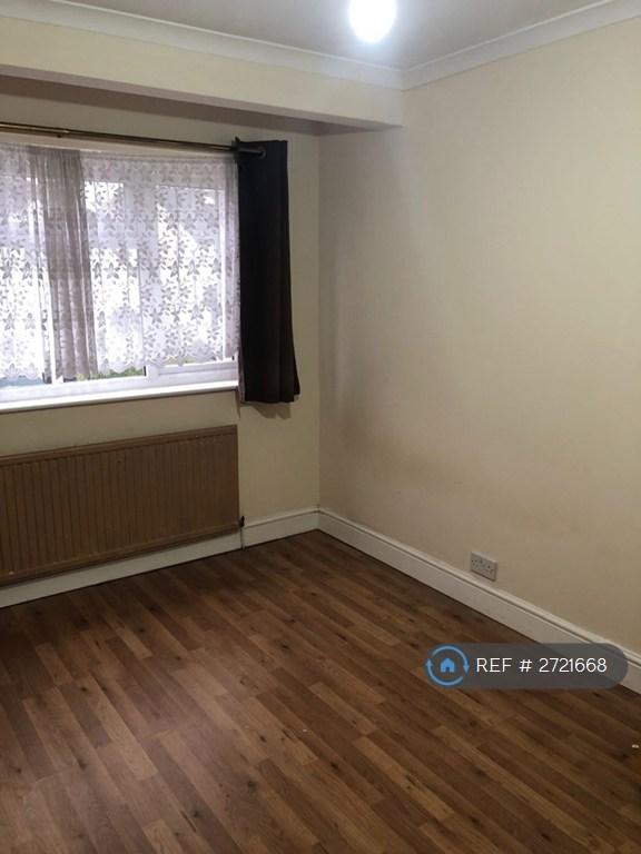 1 bedroom in Heath Road, Hounslow, TW3 (#2721668)