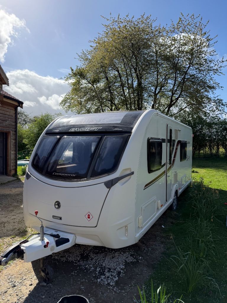 Swift conqueror 570 2016 fixed bed caravan