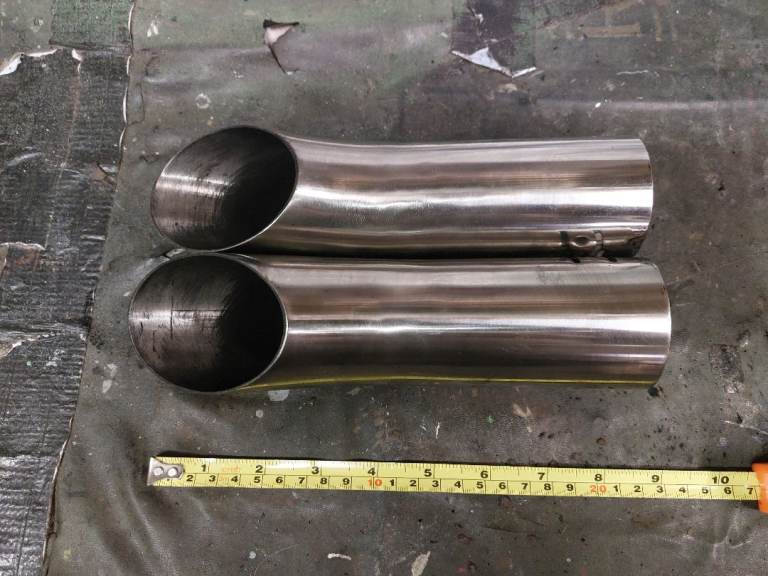 Used a pair of crome  tailpipes