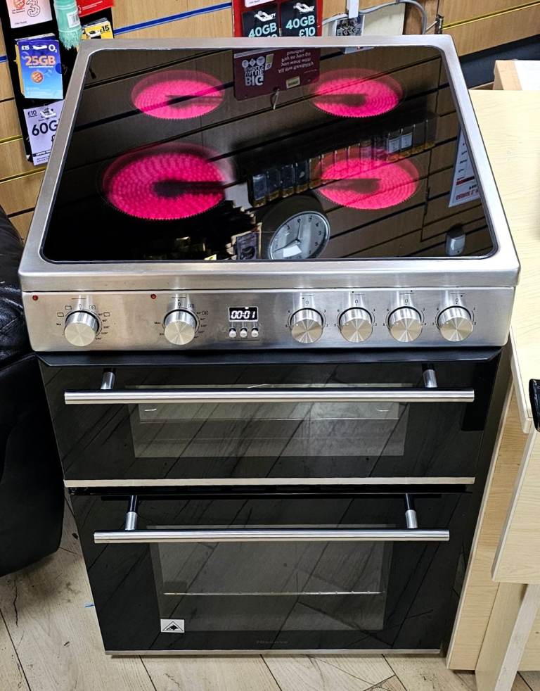 60cm Wide Double Oven Hisense Electric Ceramic Cooker in Excellent Condition. 