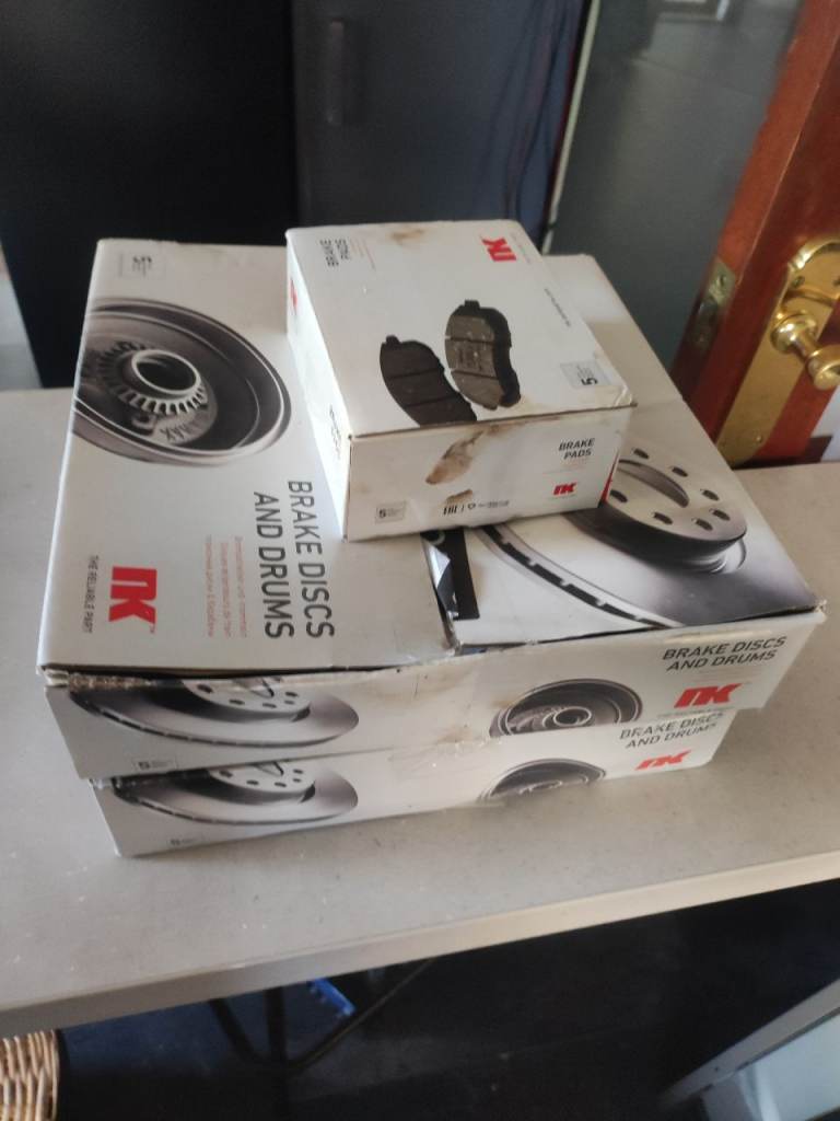 Fiat Qubo front brake discs and pads 