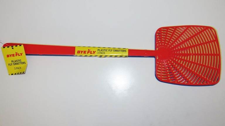 Bye Fly Swatters Plastic Three Pack Insect Bugs Killer Pest Control Home Garden Brand New Unused IG3